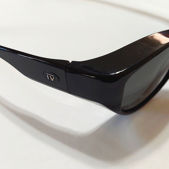 NWOT Jet Black Wraparound Unisex Sunglasses With Dark Grey Lens - Picture 4 of 9